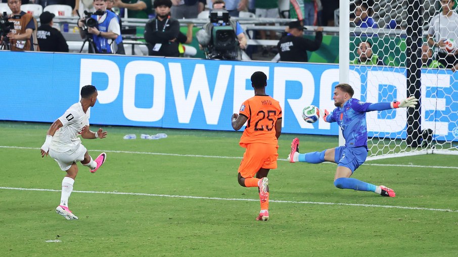 Com Memphis no banco, favorita Holanda cai nos pênaltis para Marrocos em jogo histórico
