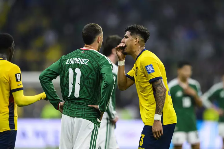 Piero Hincapié é expulso durante México e Equador em mais uma aplicação da 'Lei Vini Jr' 