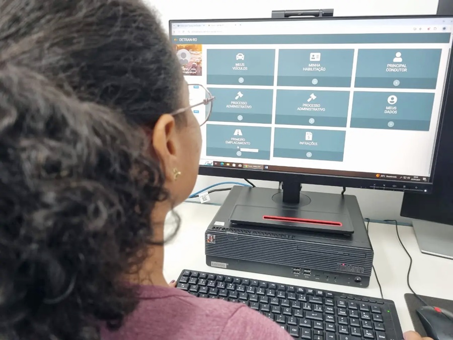 Emplacamento digital permite registrar veículo novo sem sair de casa em Rondônia