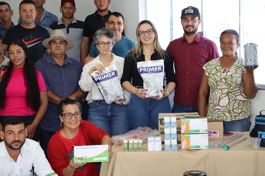 Cláudia de Jesus garante R$ 85 mil em equipamentos para melhoramento genético 