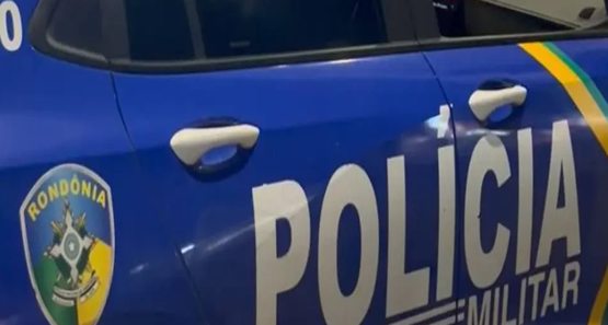 Moto é incendiada após ataque a tiros contra barbearia em Porto Velho