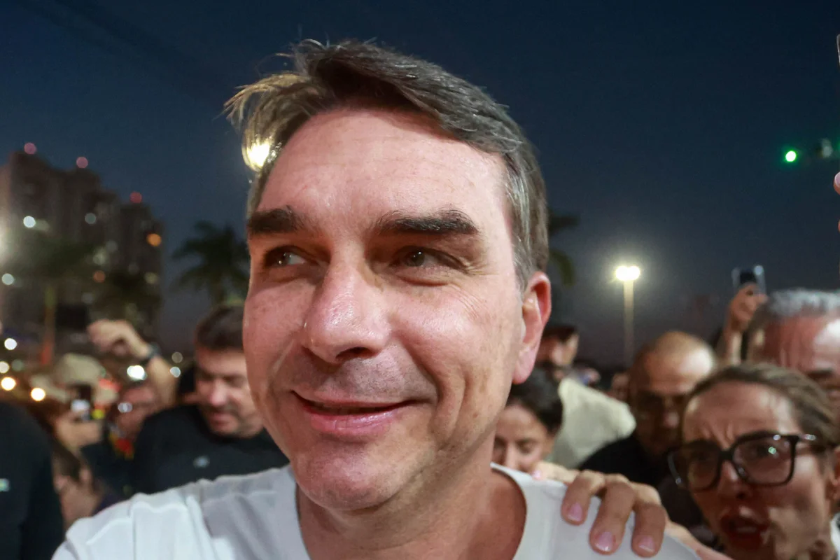 Flávio diz que antecipará viagem aos EUA para evitar tarifaço das empresas brasileiras
