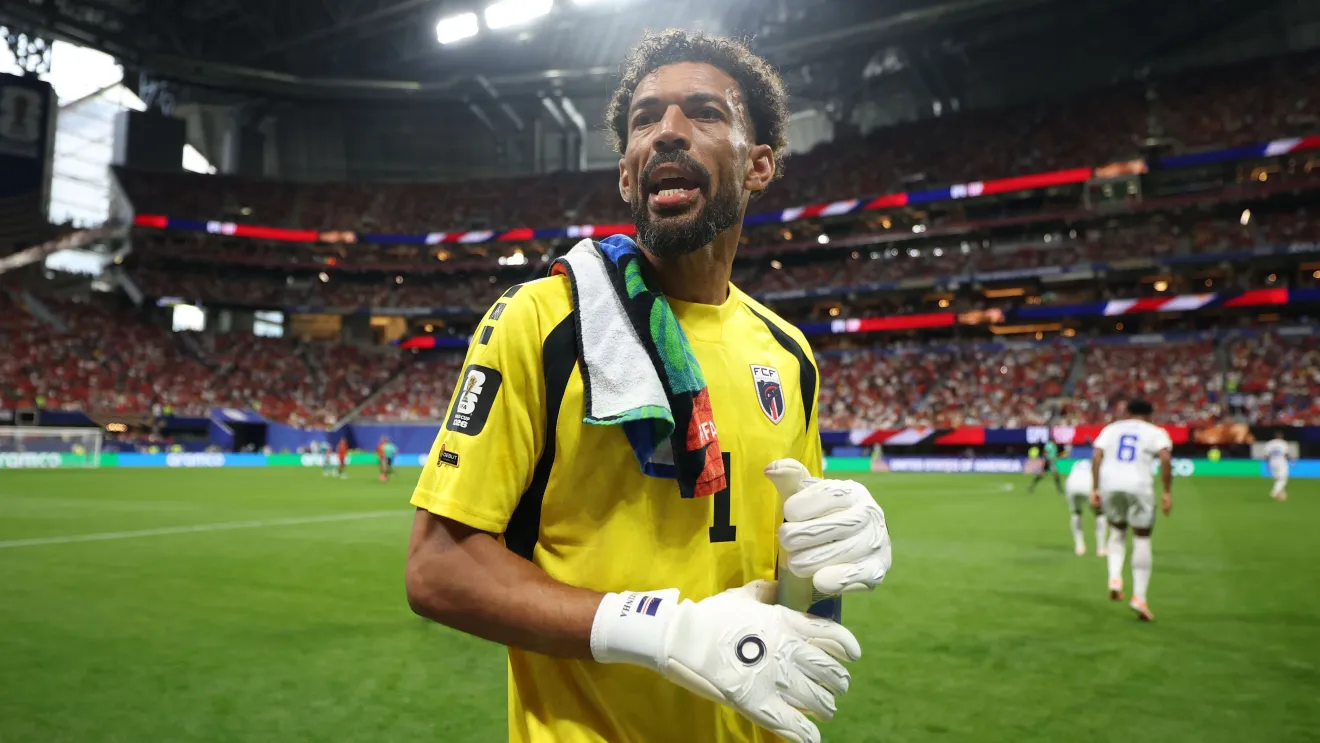 Goleiro de Cabo Verde, Vozinha faz primeira "publi" após sucesso na Copa do Mundo
