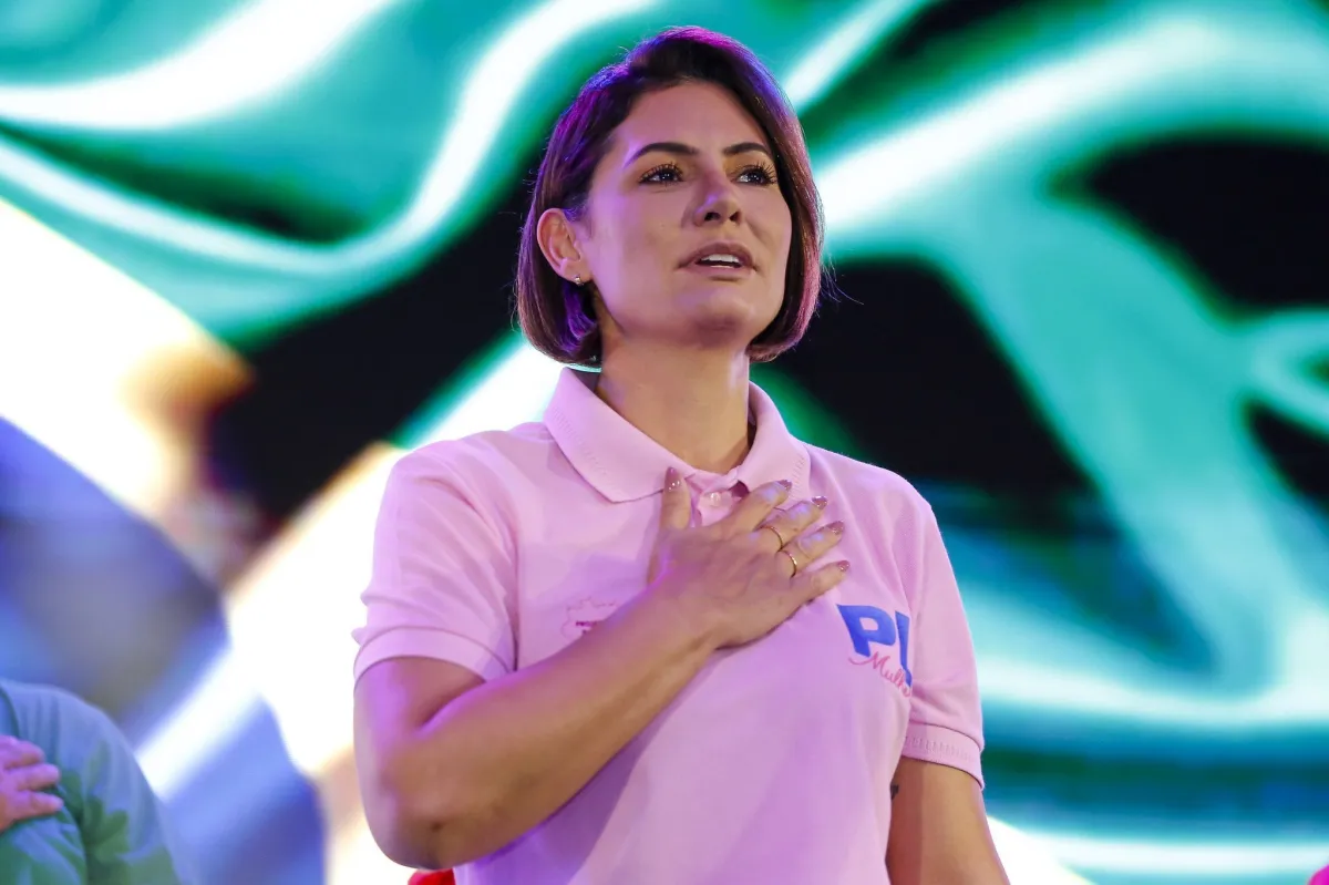 Ex-primeira-dama Michelle vira alvo de bolsonaristas após elogiar programa lançado por Lula