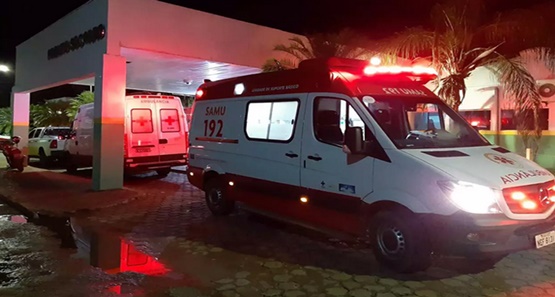 Adolescente foge após namorado ser ferido a facadas na capital