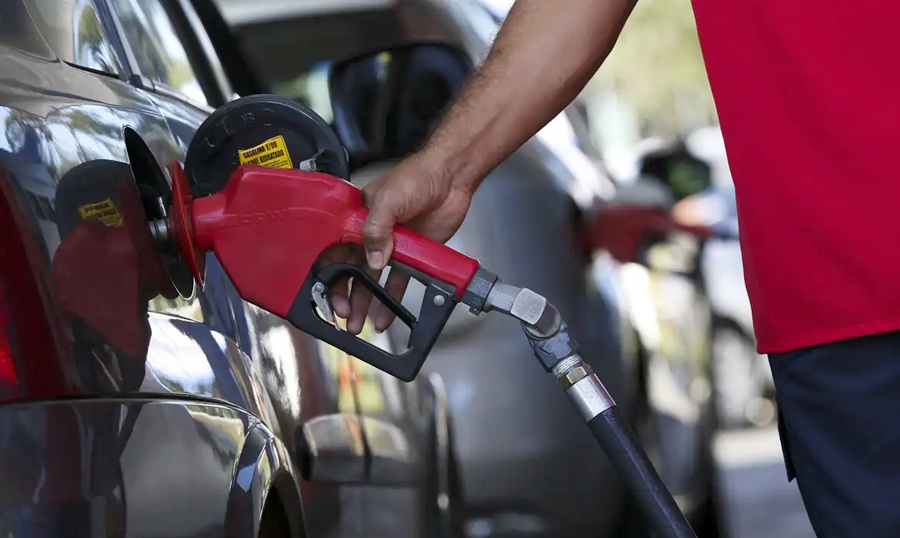Governo adia reunião que pode aumentar etanol na gasolina para 32%