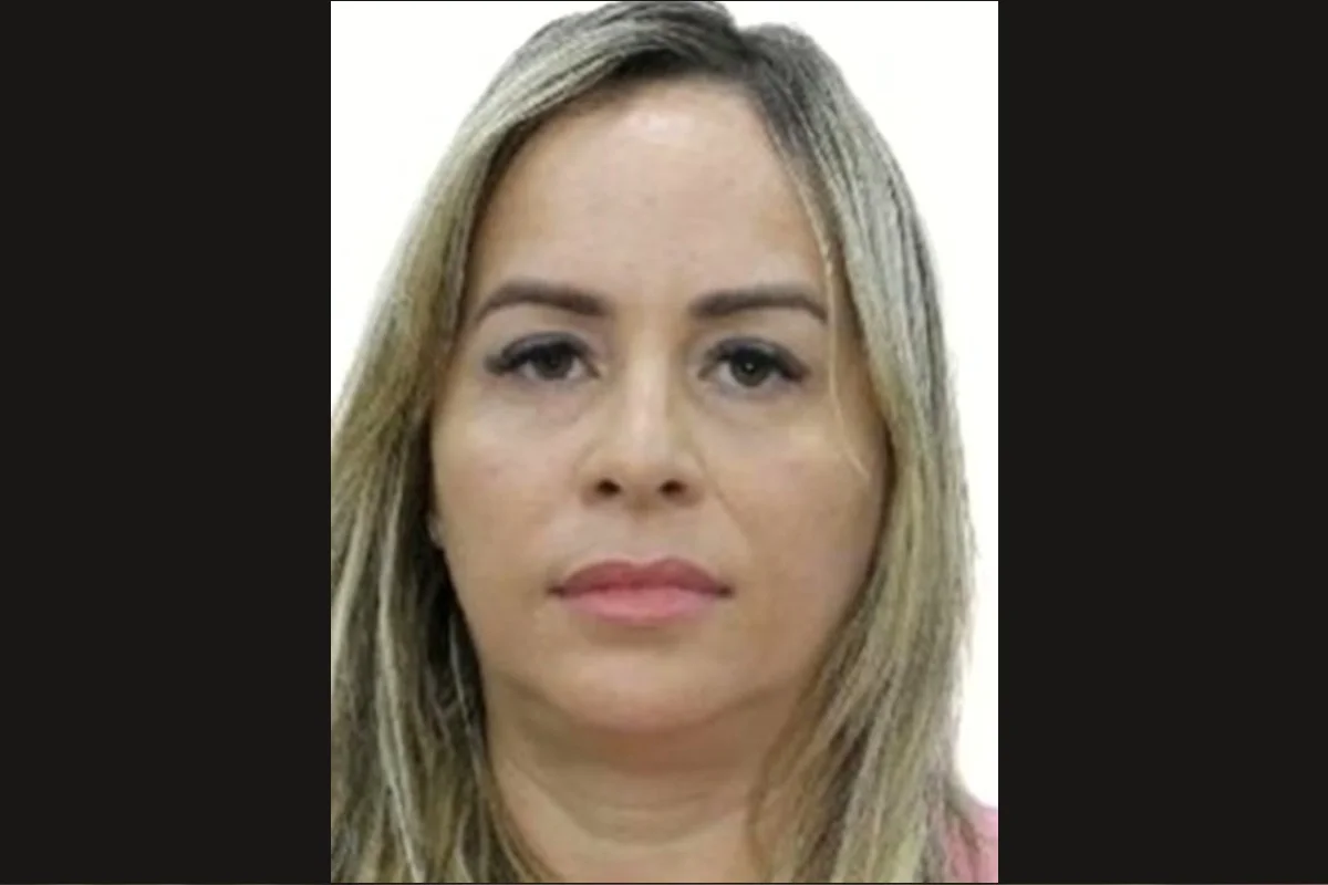 Mulher finge ser delegada para dar golpe de R$ 600 em salão de beleza e acaba presa