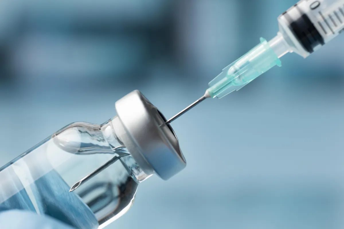 Pediatra alerta para importância da vacinação ao círculo familiar de bebês
