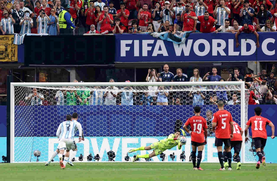 Lionel Messi é o primeiro a perder 2 pênaltis na mesma edição de Copa do Mundo