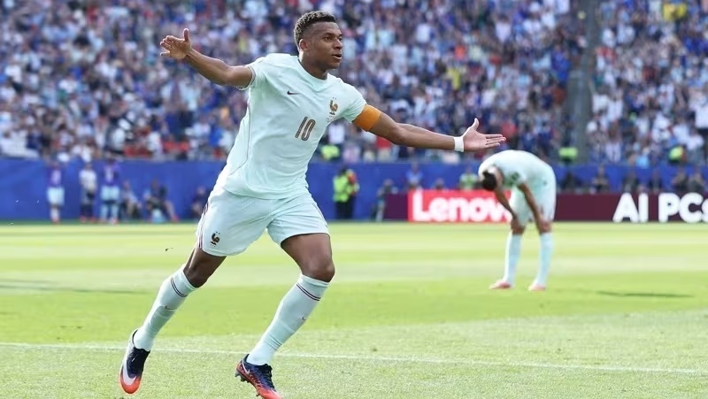Mbappé decide outra vez, França bate Marrocos e avança à semifinal da Copa