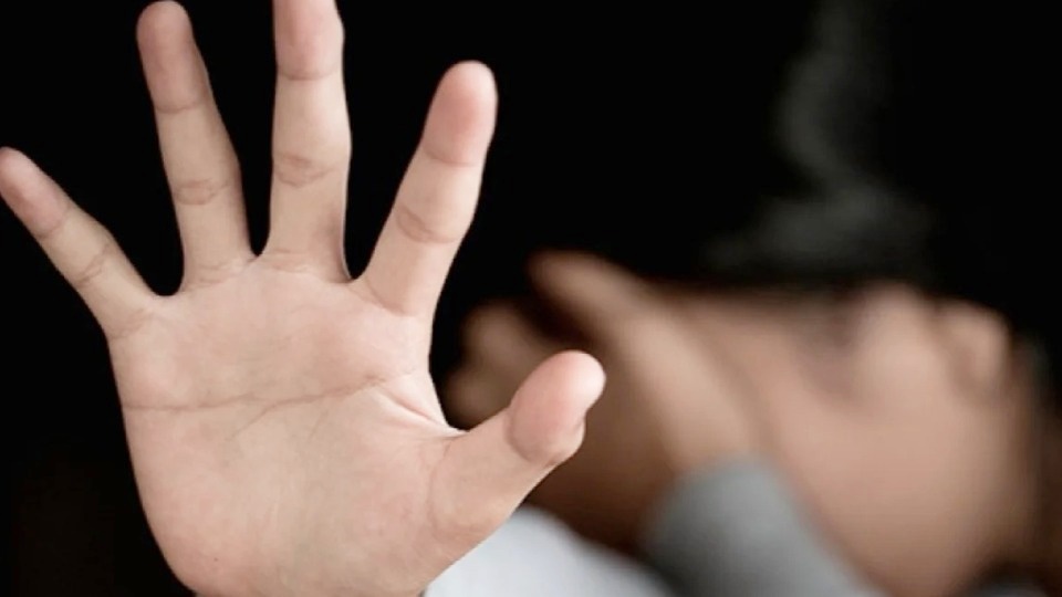 Mulher de 35 anos perde o útero após ser dopada e estuprada pelo companheiro