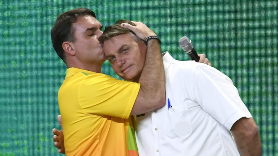 Moraes suspende visita de Flávio a Jair Bolsonaro por 90 dias após leitura de carta de ex-presidente