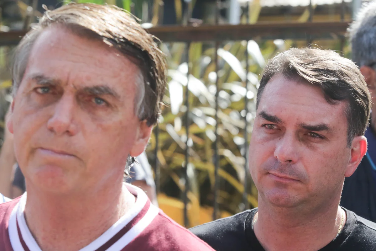 Moraes proíbe Flávio de visitar e falar com seu pai, Jair Bolsonaro, até a eleição presidencial