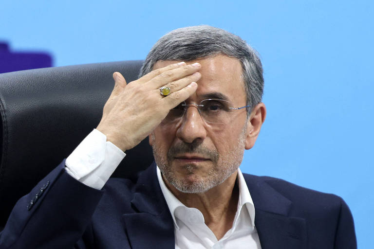 Irã mantém Mahmoud Ahmadinejad em prisão domiciliar por contato com Israel, diz jornal 
