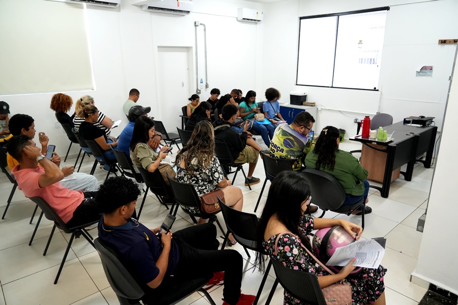Mutirão de Empregos supera expectativa e atende mais de 240 candidatos em dois dias