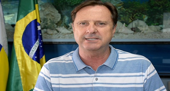 Sem mandato, Acir faz o que a bancada federal não conseguiu em Brasília