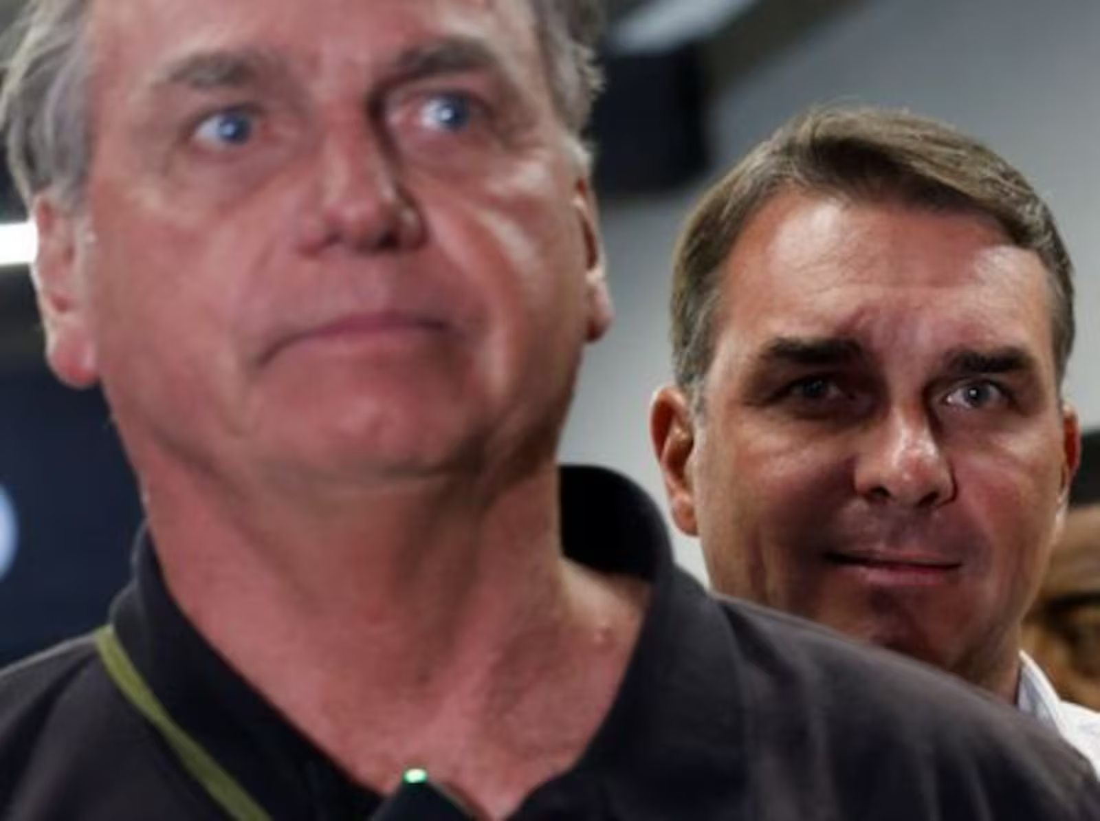 Flávio entra em nova fase da campanha e adota comunicação à la Bolsonaro

