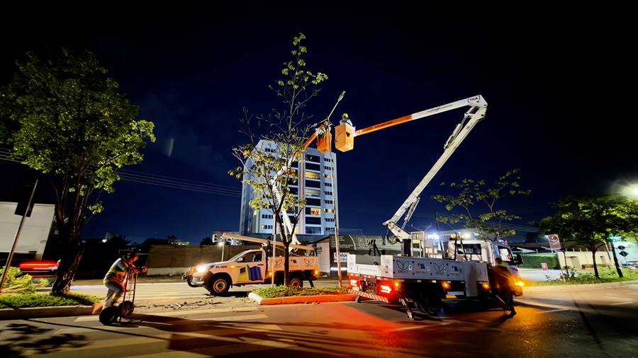 Iluminação pública amplia canais para solicitações da população, em Porto Velho