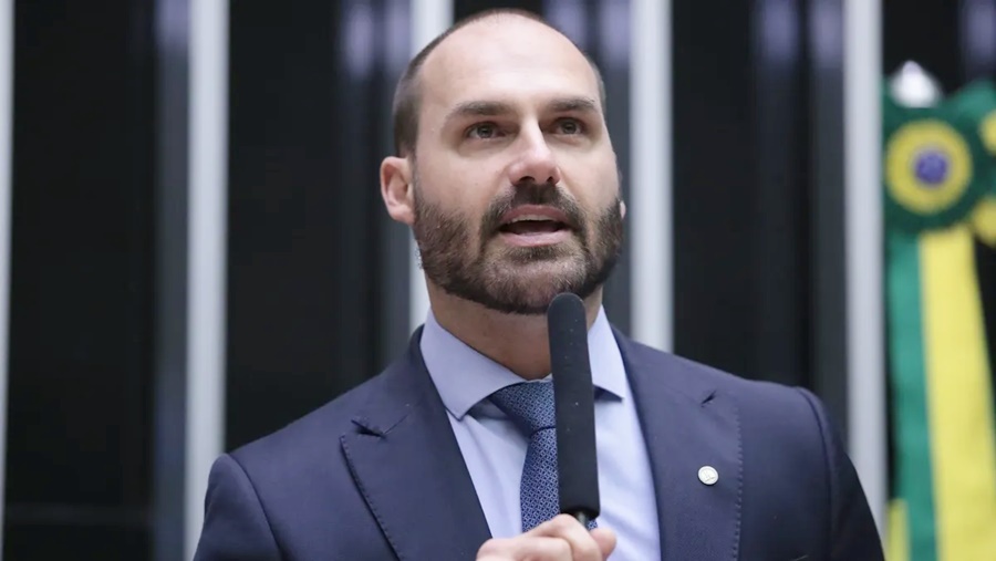 Governo Trump concede green card a Eduardo Bolsonaro e amplia permanência do deputado nos EUA