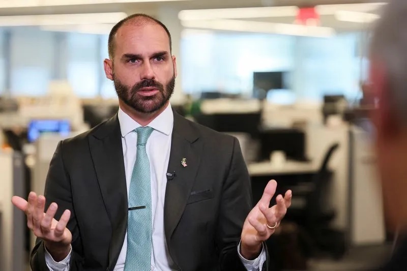 Polícia Federal conclui processo administrativo e pede demissão de Eduardo Bolsonaro