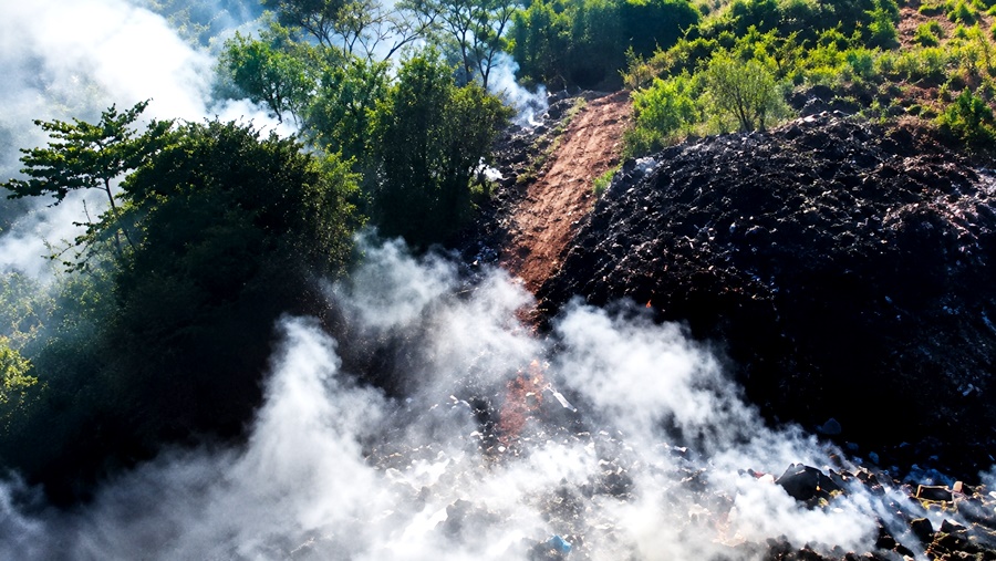 Incêndio destrói até 170 toneladas de recicláveis e deixa rastro de prejuízo em Porto Velho