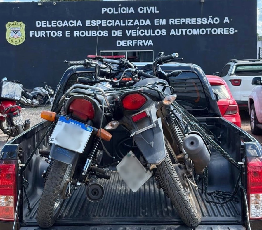 PC recupera duas motocicletas furtadas e adulteradas escondidas em terreno baldio em PVH