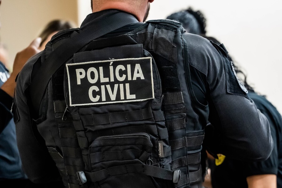 Homem é preso após furtar celular de mulher dentro de delegacia, em RO