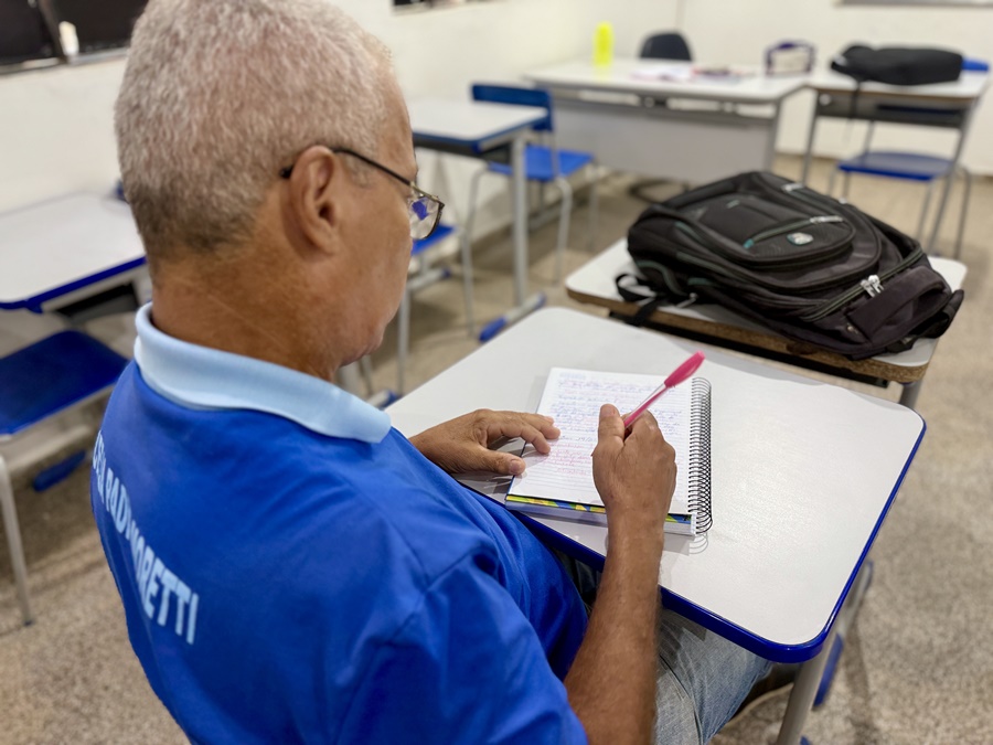 Escola Barão do Solimões abre matrículas para EJA com oferta de 105 vagas no ensino médio