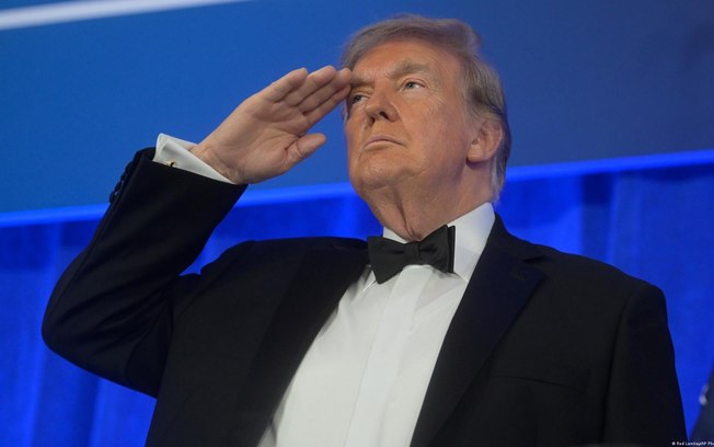 Presidente Donald Trump volta a evento com a imprensa três meses após tiroteio

