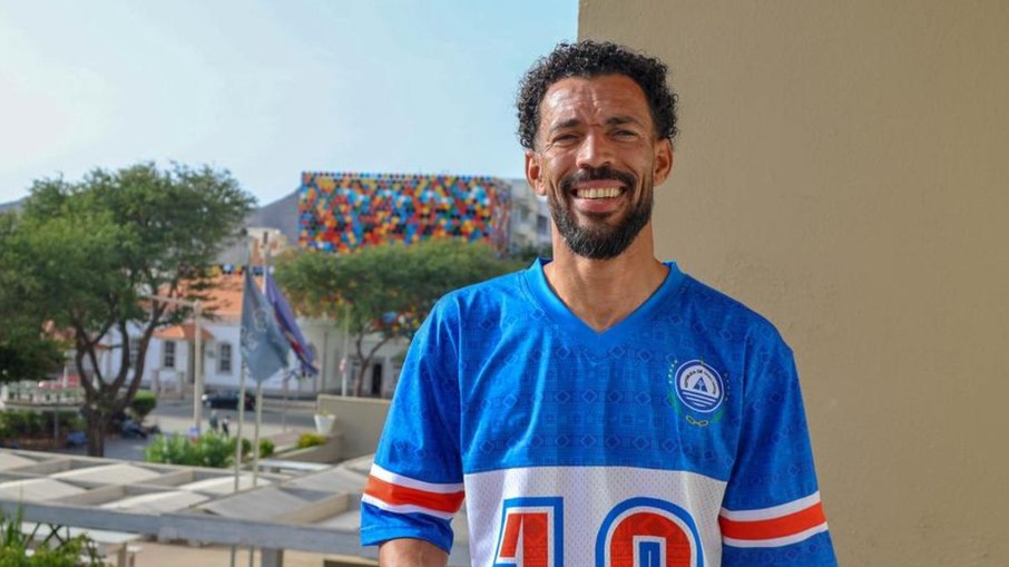 Vozinha é anunciado por time chileno de ex-estrela do Flamengo
