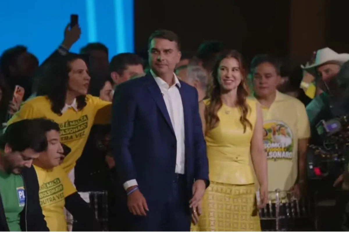 Flávio Bolsonaro participa de convenção do PL e lança candidatura presidencial em SP
