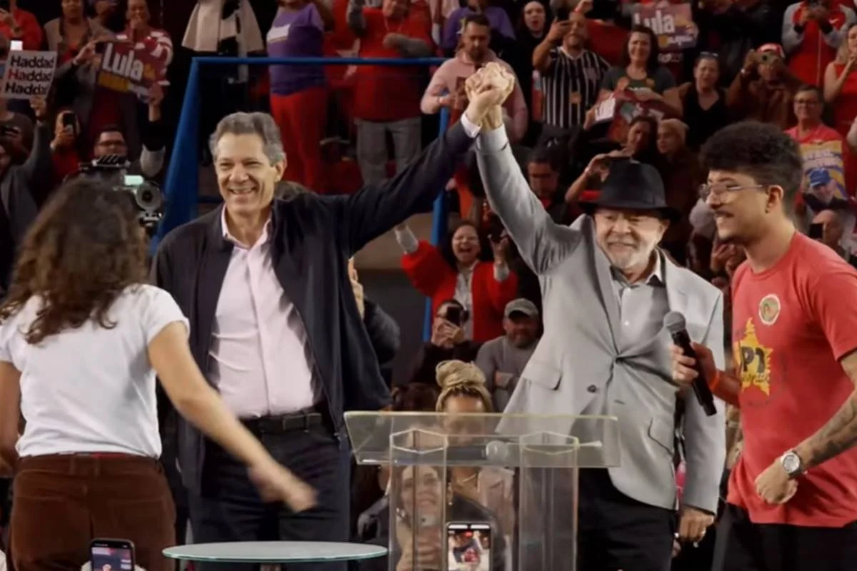 Com Lula, PT oficializa candidatura de Fernando Haddad ao governo de São Paulo