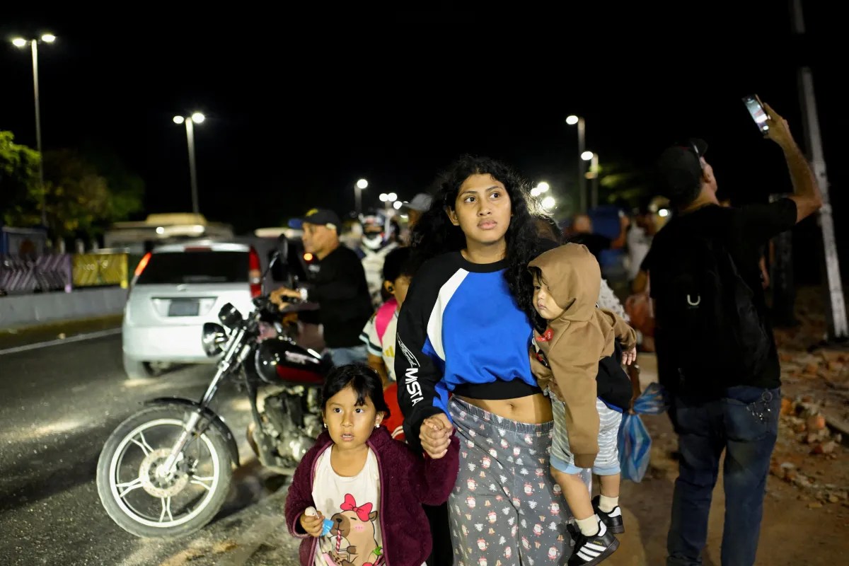 Um mês após terremotos na Venezuela, sobreviventes vivem futuro incerto no país
