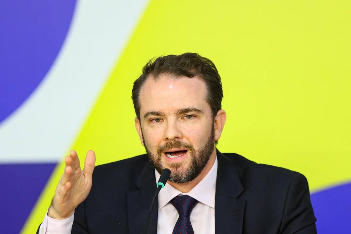 Ministro de Lula chama presidente Milei de "palhaço" e cita dívida e inflação da Argentina
