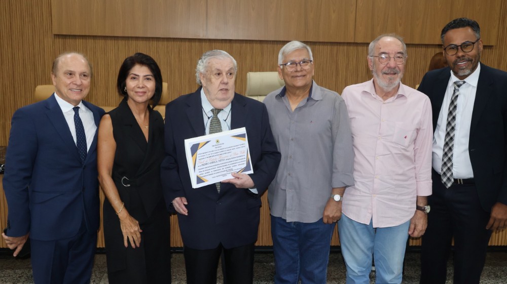 Dr. Santana entrega Título de Cidadão Honorário a Pedro Origa Neto
