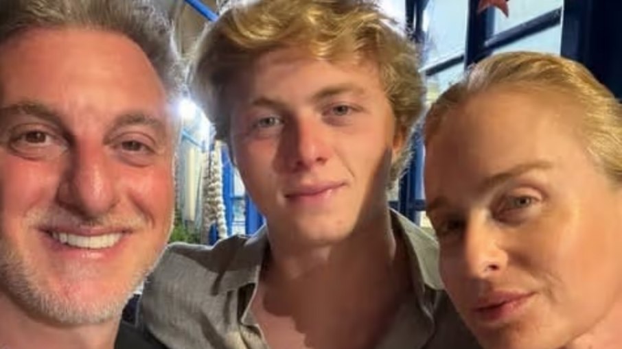 Apresentador Luciano Huck comemora aprovação de filho em faculdade particular
