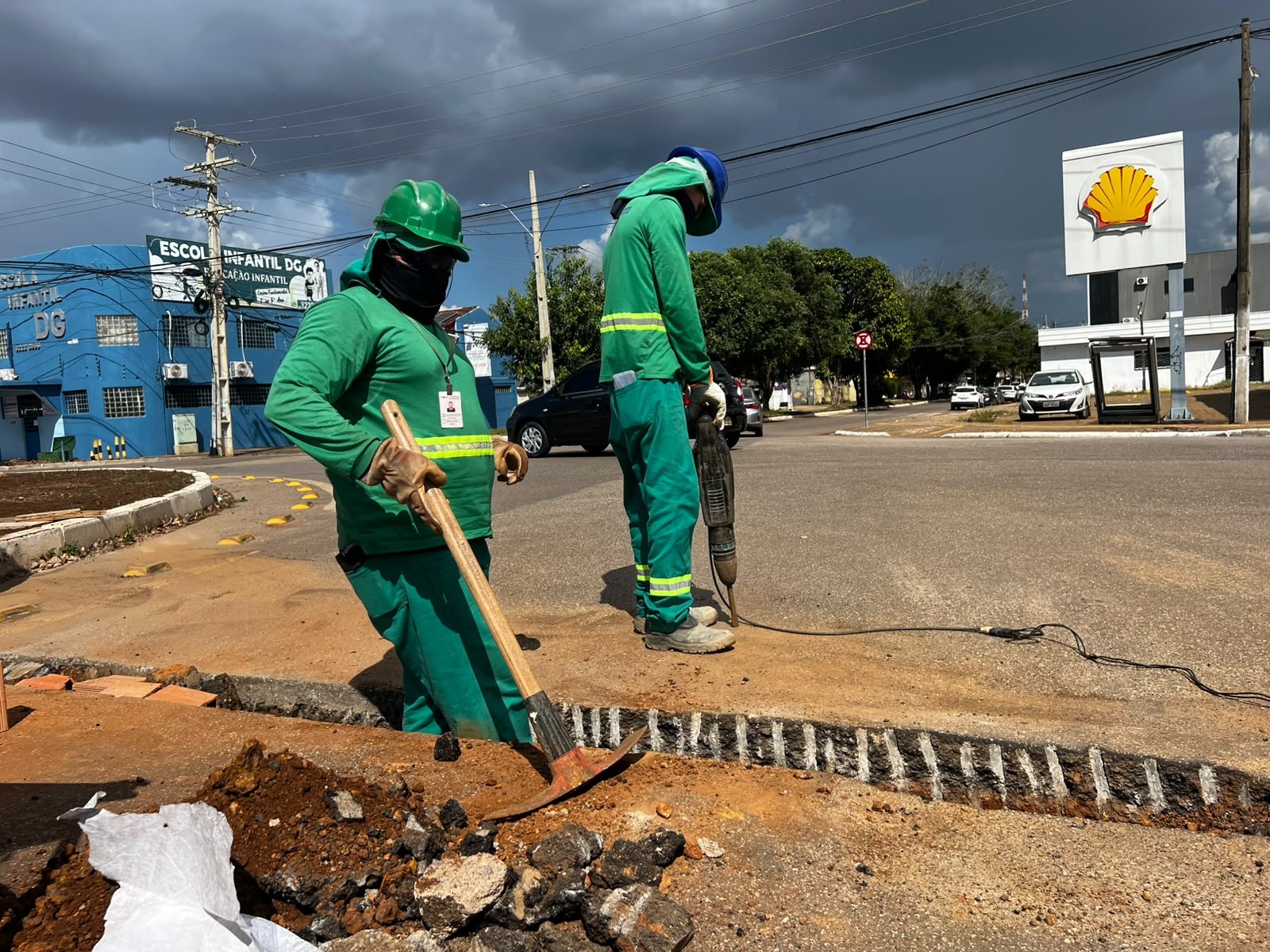 Motoristas devem ter atenção na rotatória das avenidas Tiradentes e Rio Madeira