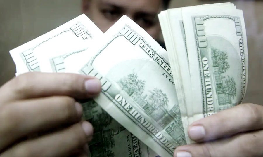 Dólar fecha estável, mas acumula queda de 1,82% em julho