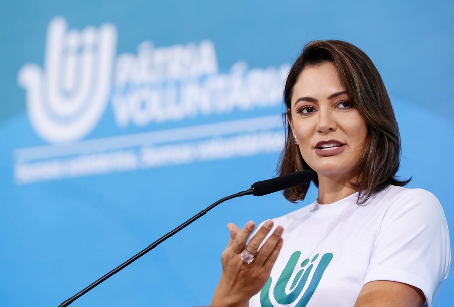 Michelle diz que anunciará decisão sobre candidatura na convenção do PL no domingo