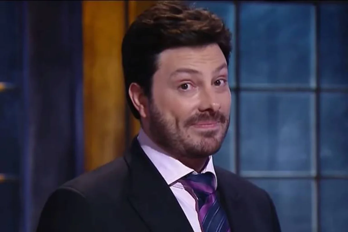 Apresentador Danilo Gentili ganha processo após acusações de propaganda enganosa
