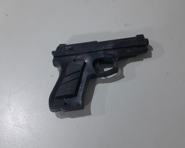 Homem é baleado após apontar arma de brinquedo para policiais na zona Leste