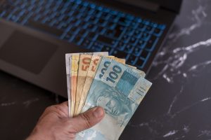 Bancos podem cobrar tarifa por adiantamento de saldo, afirma STJ
