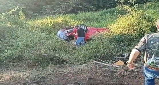 Cinco pessoas morrem em colisão entre carro e bitrem na BR-364, em Porto Velho