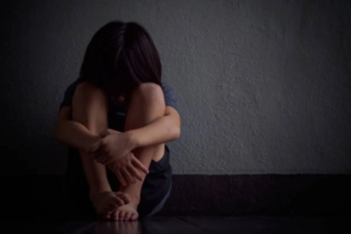 Homem beija menina de 11 anos à força e é condenado a pagar R$ 75 mil: "Estupro"