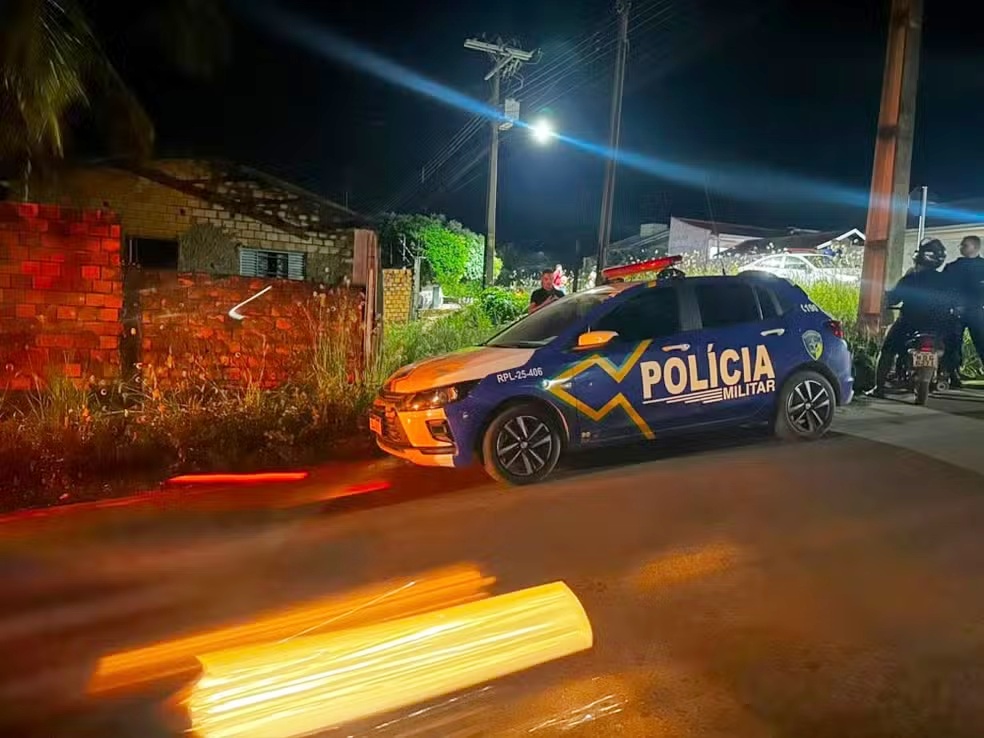 Mulher é encontrada morta em casa abandonada com lesões no pescoço em Jaru