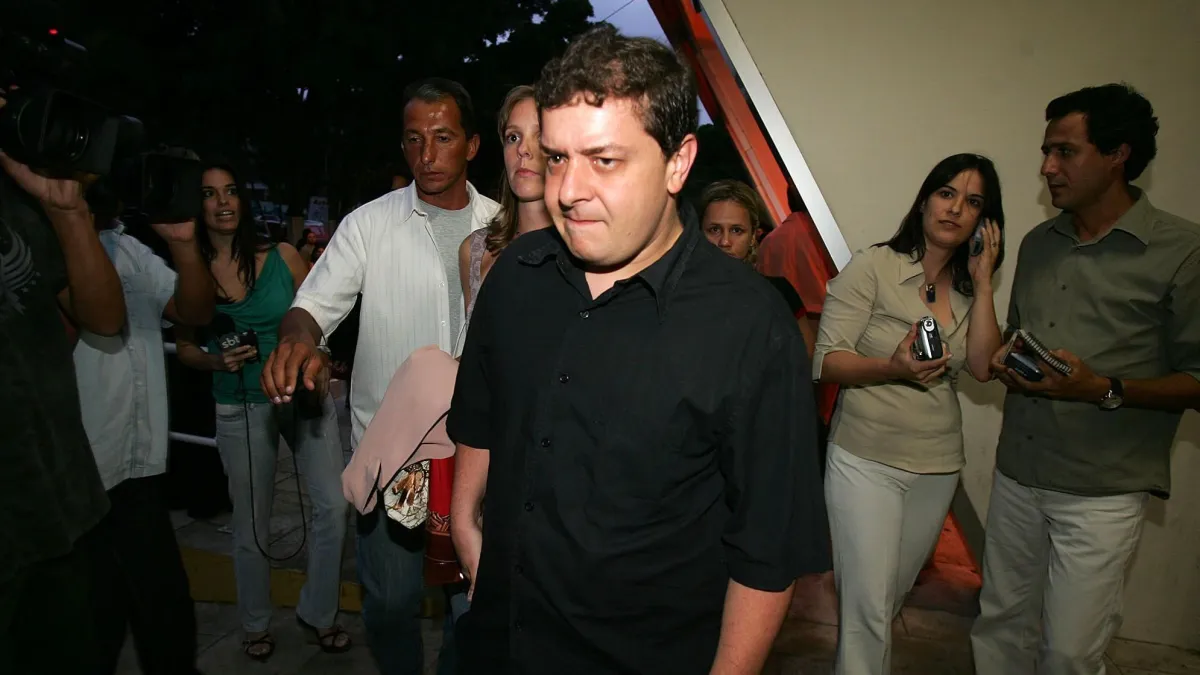Alvo da PF, Lulinha transfere empresa para outra localização de Madri: "Muito suspeito"
