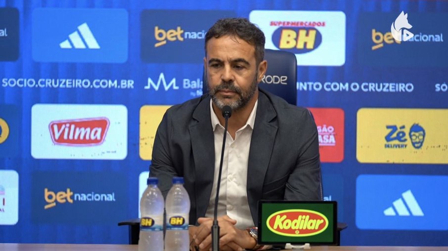 Técnico do Cruzeiro critica Pedro, do Flamengo, por "encenação"

