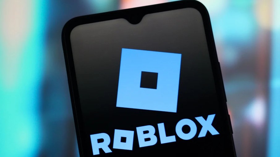 Homem é preso após pedir imagens íntimas para menina de 11 anos no aplicativo Roblox
