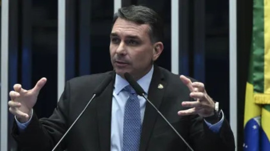 Candidato do PL, Flávio Bolsonaro propõe reduzir poderes do STF e mudar conselhos
