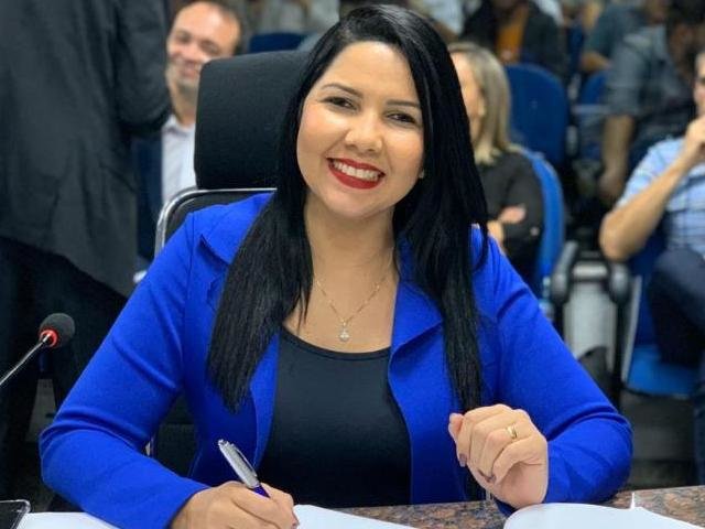Cristiane Lopes registra presença em sessão, mas desaparece de votações 
